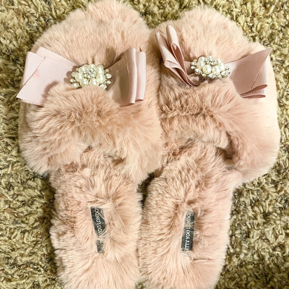 Womens Slippers Sz. 8-9
